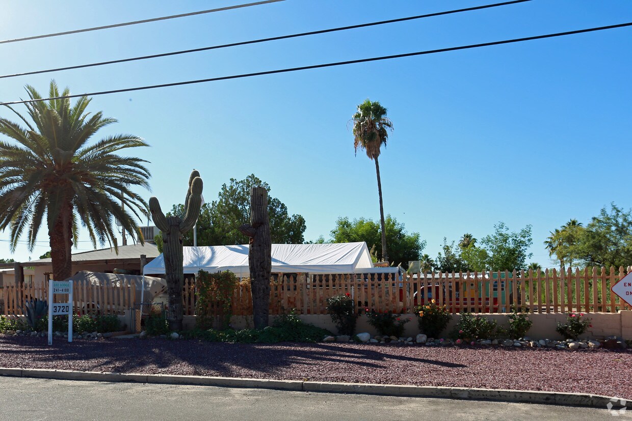 Foto del edificio - Lee Lodge