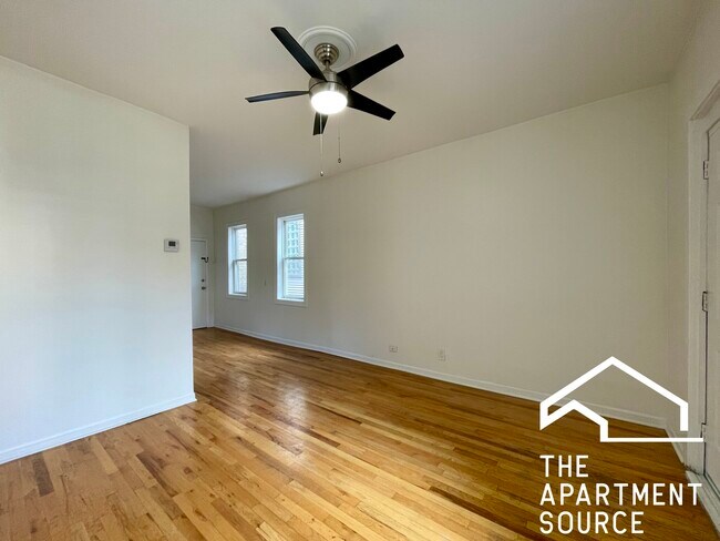 Foto del edificio - 2223 N Hoyne Ave