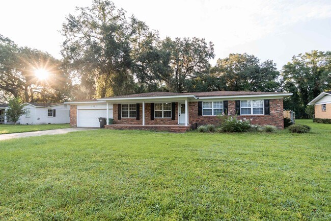 Foto del edificio - 2013 Shady Oaks Dr