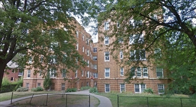Building Photo - Fullerton Manor