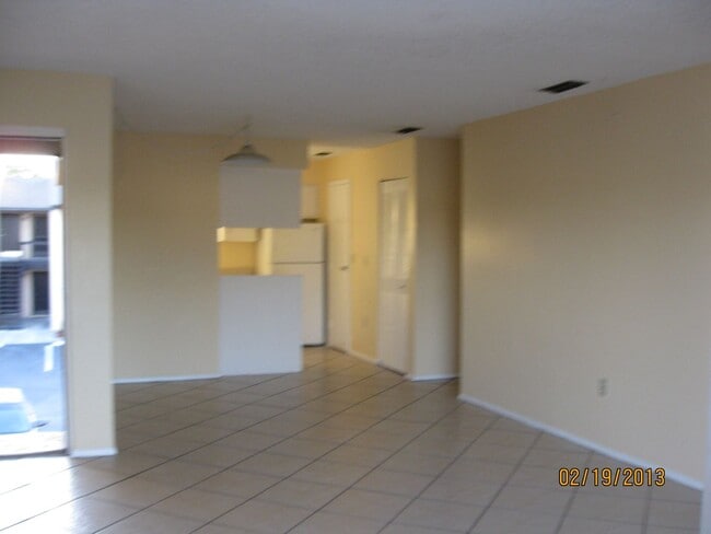 Foto del edificio - 2705 Hidden Lake Blvd