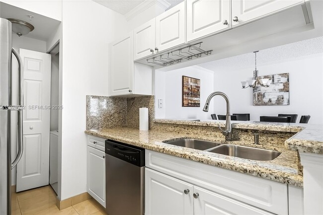 Foto del edificio - 17150 N Bay Rd