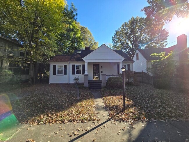 Building Photo - 1707 Oakdale Ave