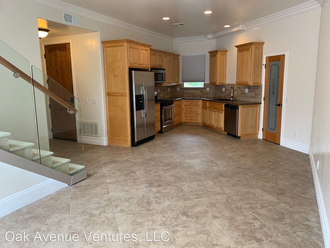 Foto principal - 3 br, 2 bath House - 1206 Oak Avenue