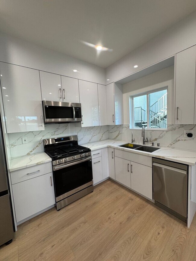 Foto del edificio - Newly Built Attached ADU in Prime Glenoaks Blvd, Burbank