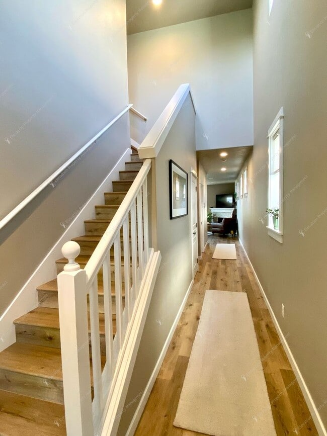 Building Photo - * Coming Soon * Beautiful Unfurnished 3-Be...