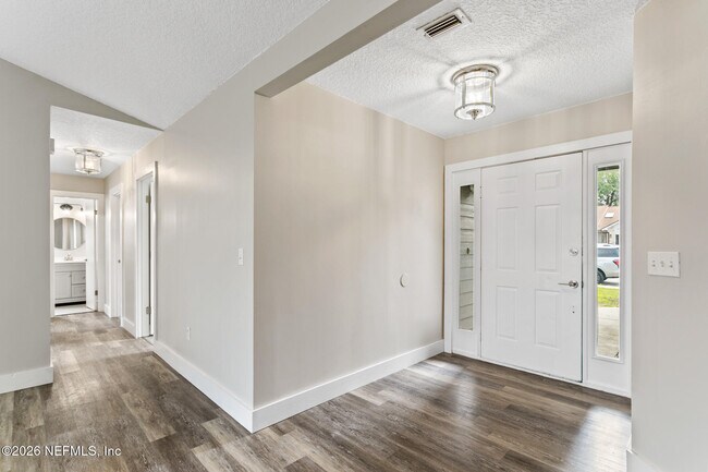 Foto del edificio - 13335 Currituck Dr N