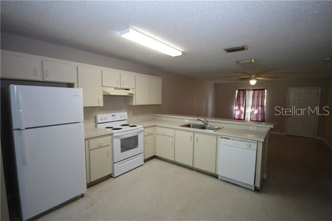 Building Photo - 550 Imperial Pl