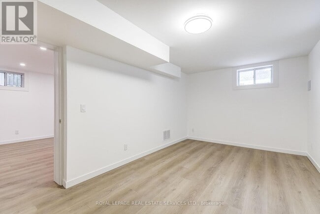 Building Photo - 1063 Lorne Park Rd