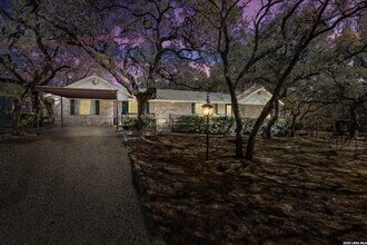 Building Photo - 118 Buffalo Springs Crossing