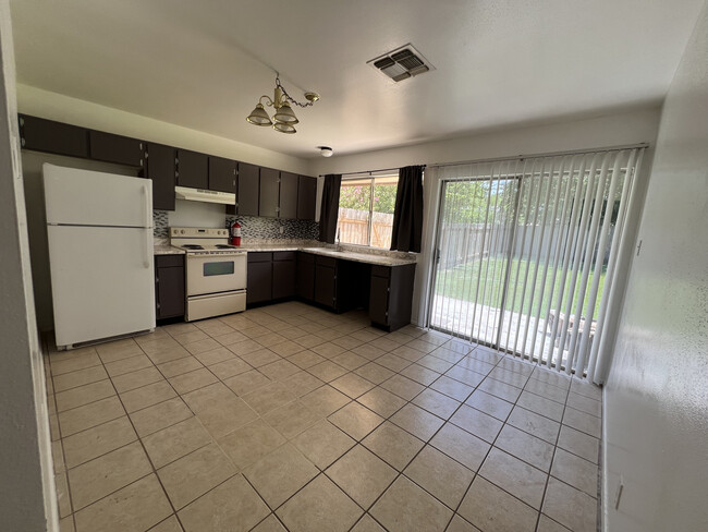 Kitchen - 6700 Montgomery Dr