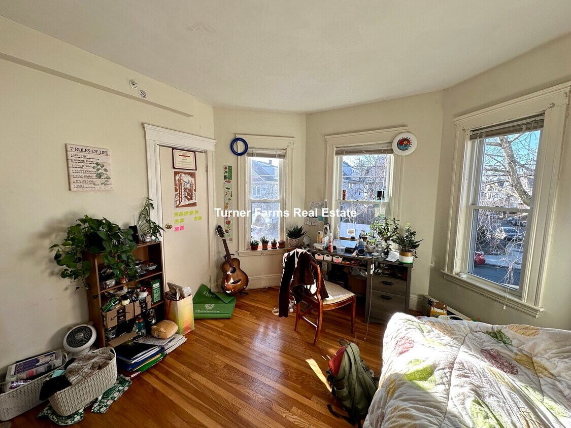 Foto principal - 352 Main St