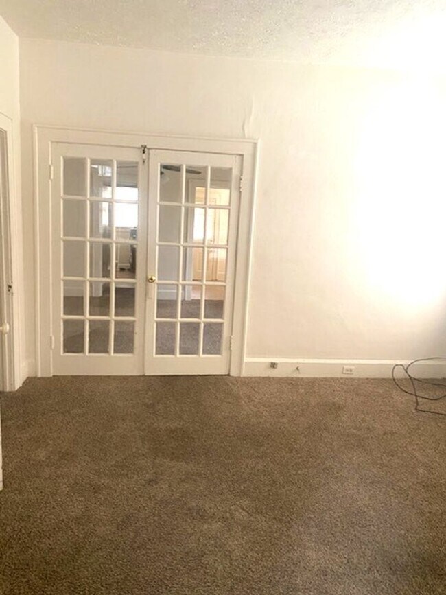 Foto del edificio - 2339 Schaul St