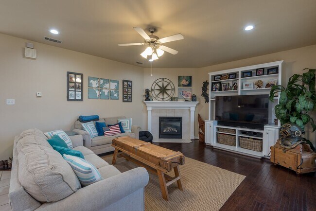 Foto del edificio - Available August 2026! Beautiful 4 Bed, 2 Bath in a Fantastic Location!