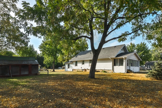 Building Photo - 855 Wood Ave