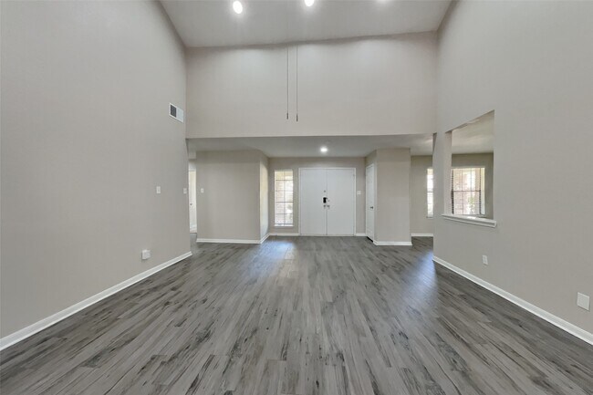 Foto del edificio - 2811 Pineleaf Dr