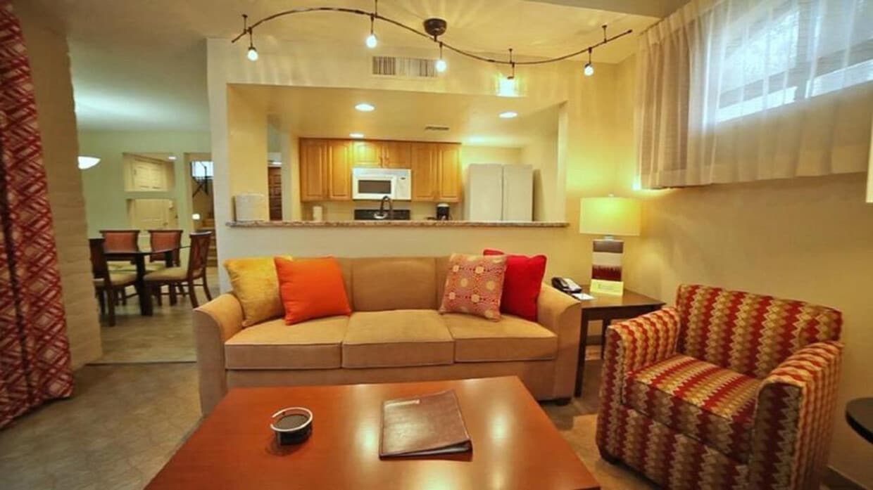 Foto principal - 6302 E Camelback Rd