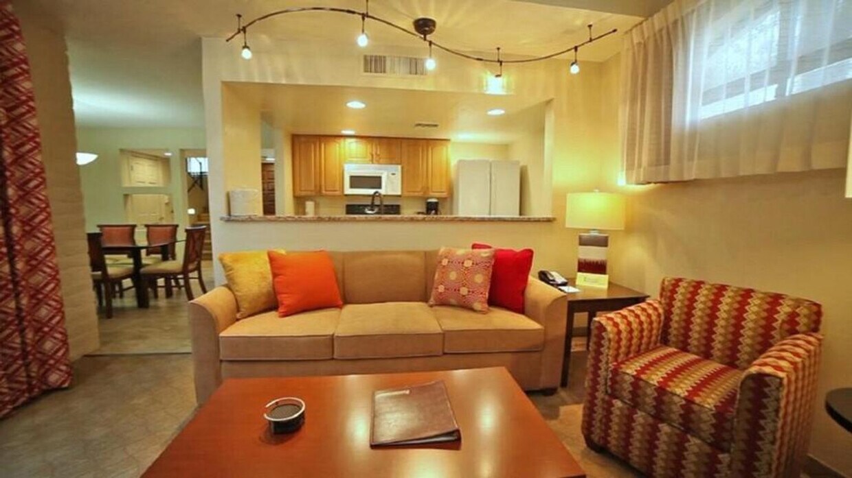 Foto principal - 6302 E Camelback Rd