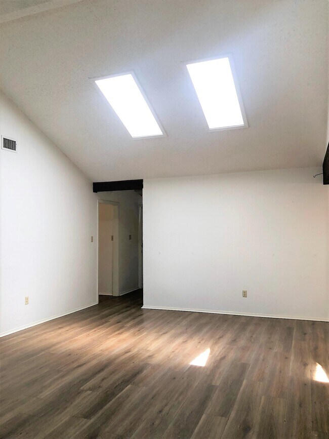 Foto del edificio - 6503 Hart Ln