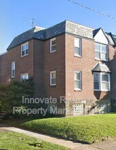 Building Photo - 910 E Sharpnack St