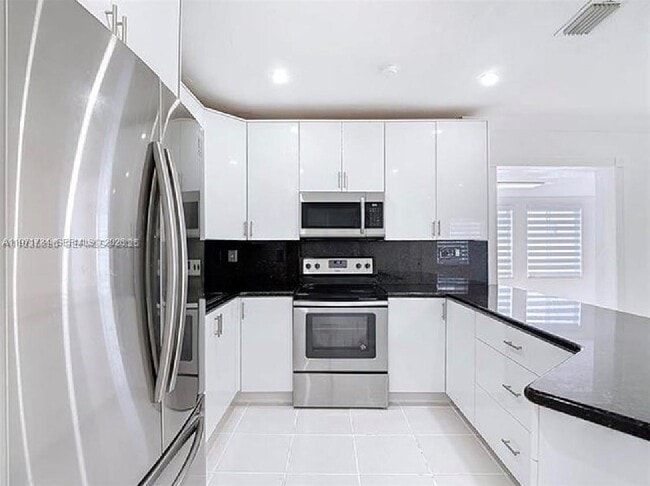 Building Photo - 7410 SW 39th St