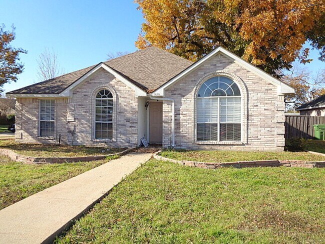 Building Photo - 3 Bedrooms, 2 Bathrooms, 2 Car Garage in G...