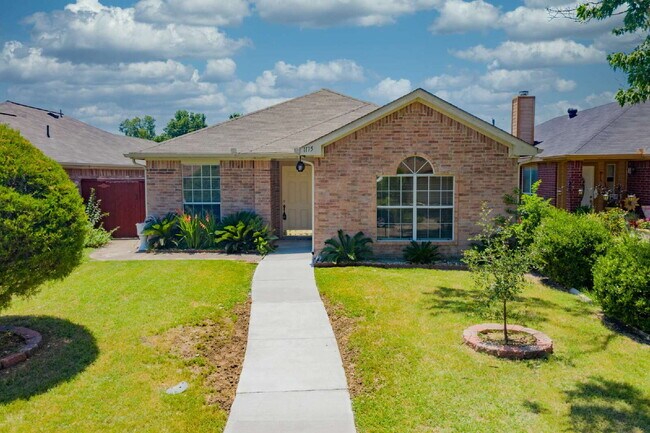 Foto del edificio - Cute 3 bed, 2 bath home in Grand Prairie