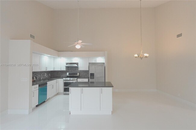 Foto del edificio - 518-518 NE 48th St