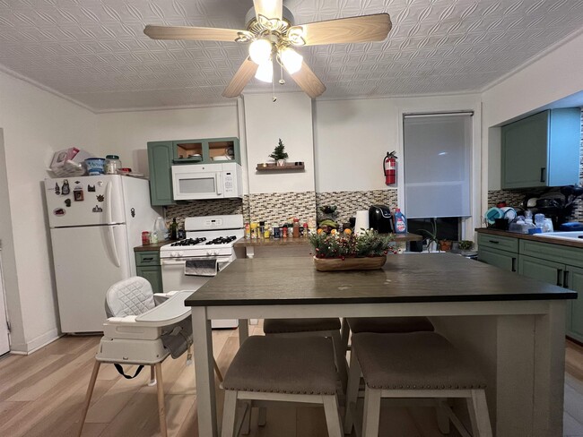 Building Photo - 329 Centre Ave