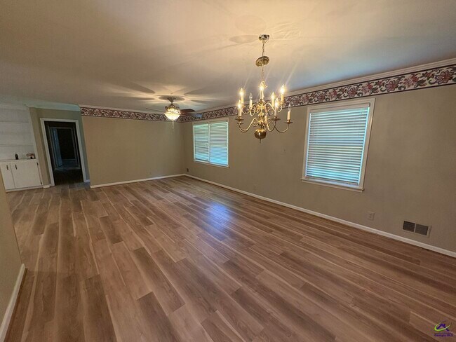 Foto del edificio - 1442 Maplewood Dr