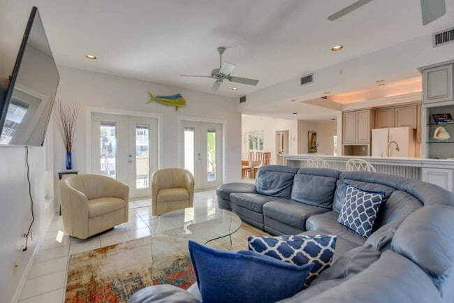 Building Photo - 8 Floral Ave