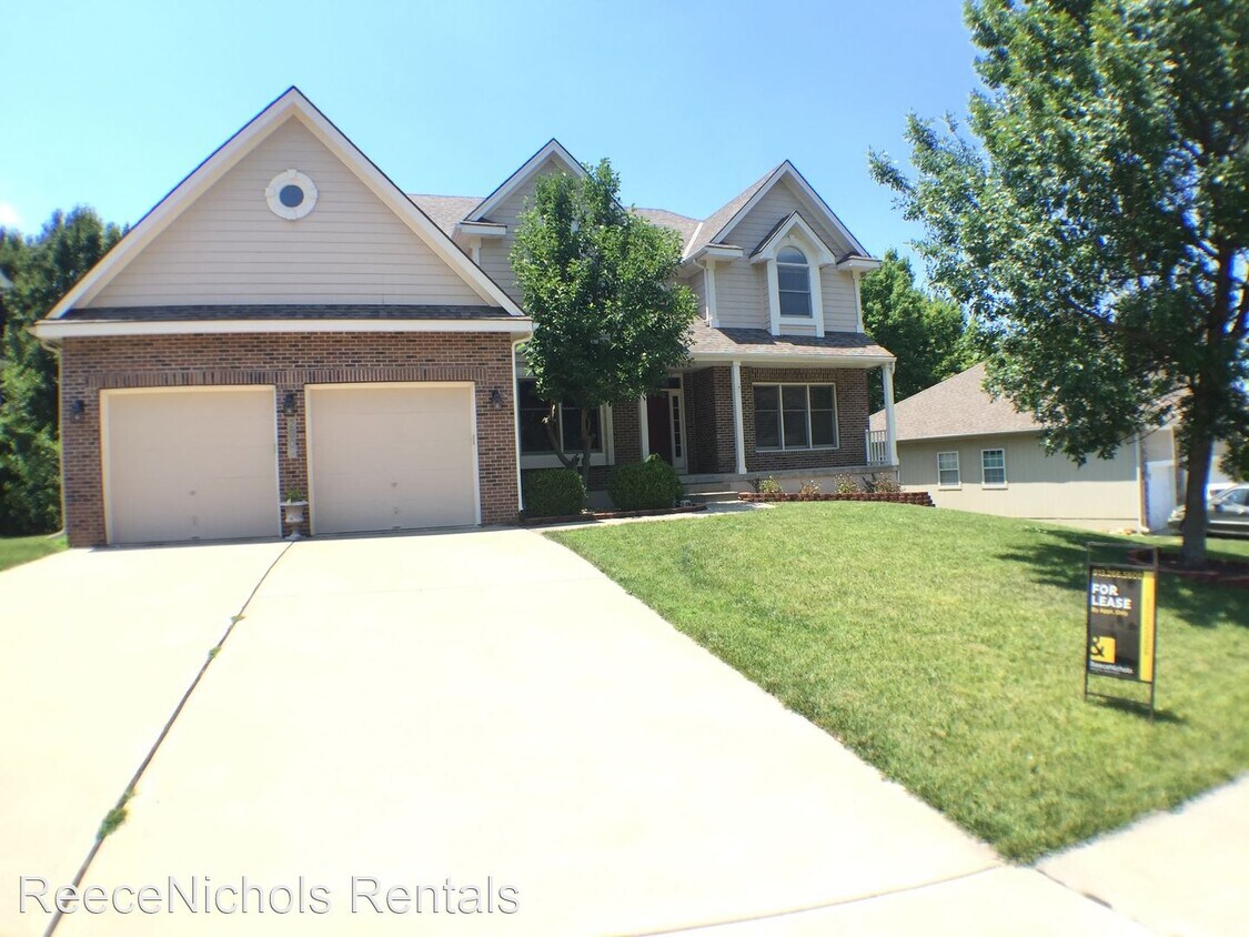 4 br, 3.5 bath House 2809 SW Saddlewood House Rental in Lees