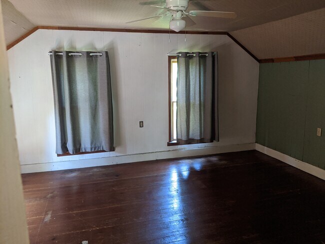 Main Bedroom - 2571 W Star Rd