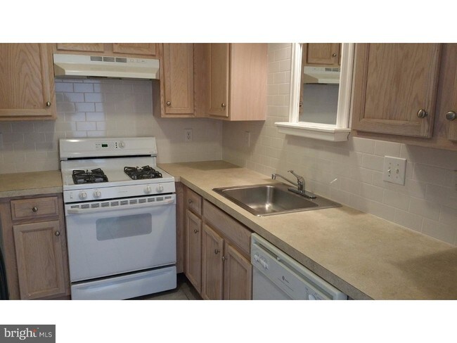 Building Photo - 616 Songbird Ct