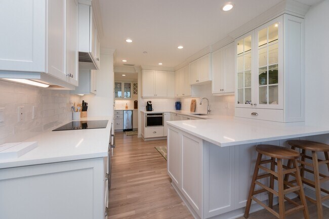 Building Photo - 784 Beach View Dr