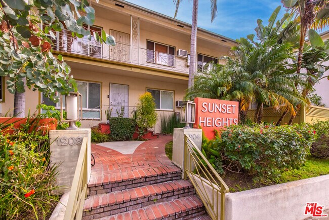 Foto del edificio - 1208 N Crescent Heights Blvd