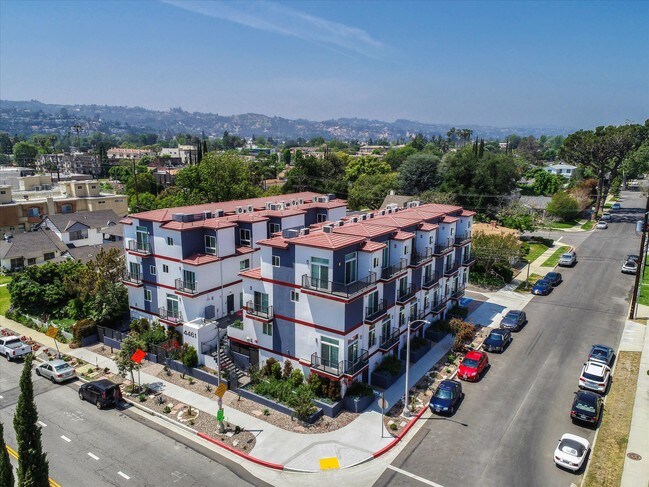 Building Photo - 4461 Tujunga Ave