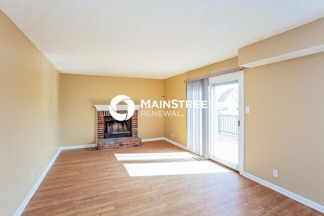 Foto del edificio - 4 Bedroom Pet-Friendly Home in Indianapolis, IN with Main Street Renewal