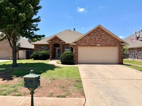 Building Photo - 613 Oak Creek Dr