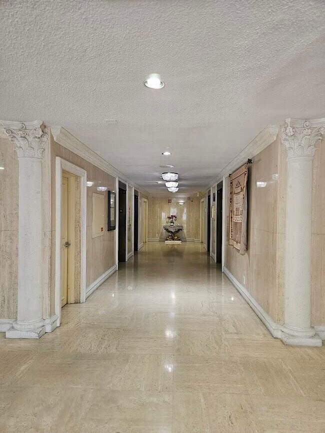 Foto del edificio - 600 Three Islands Boulevard