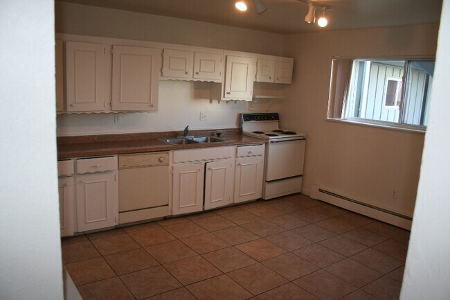 Building Photo - 2525 S Sheridan Blvd