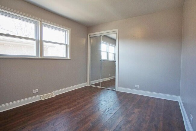 Foto del edificio - Townhome at 839 W 122nd St , Chicago