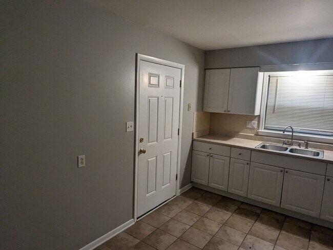 Building Photo - 8039-8041-8041 W Beckett Ave