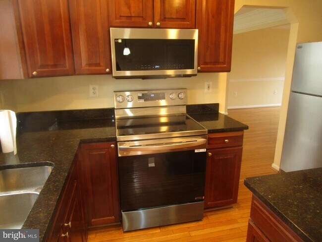 Foto del edificio - 8711 Temple Hill Rd