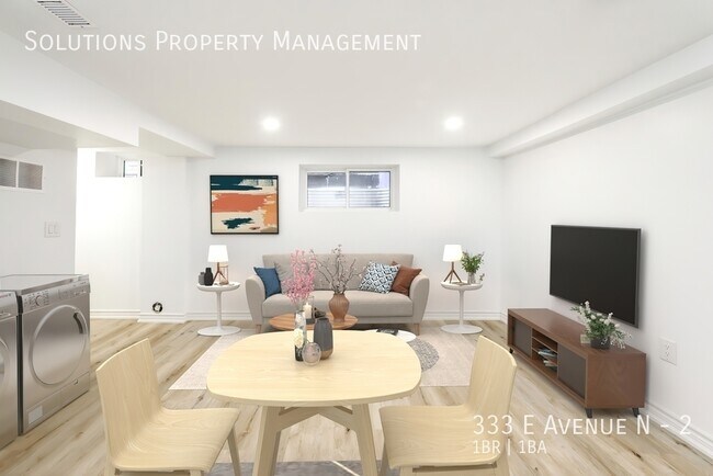 Building Photo - **Bright One Bedroom Basement Unit **
