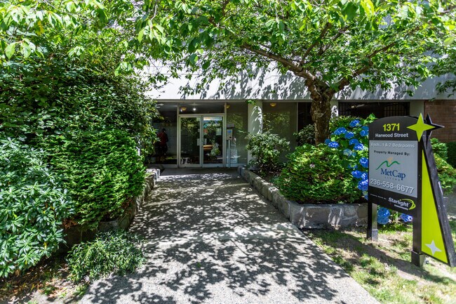 Photo du bâtiment - 1371 Harwood Street