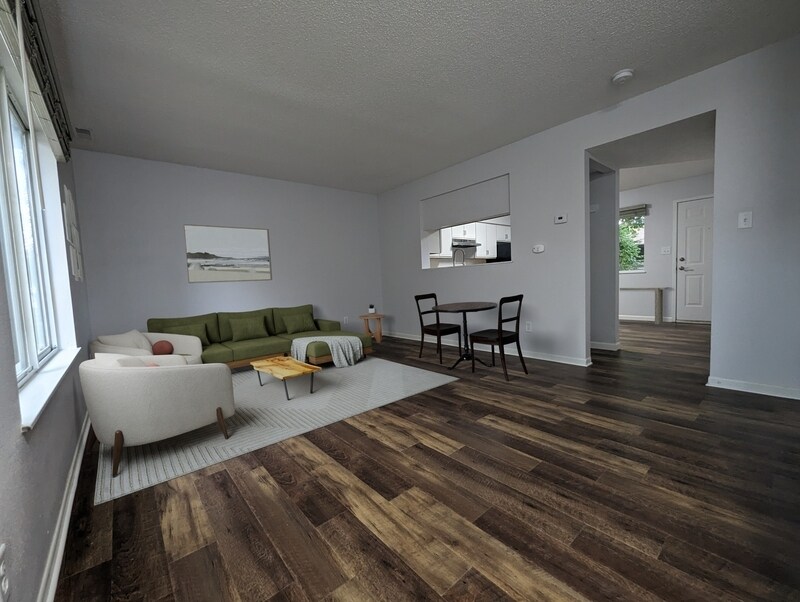 Foto principal - 410 E 15th St