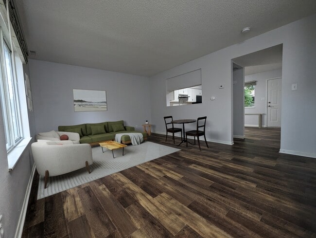Foto del edificio - 410 E 15th St