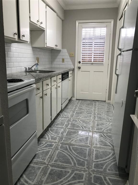 Building Photo - 3303 W Greenridge Dr