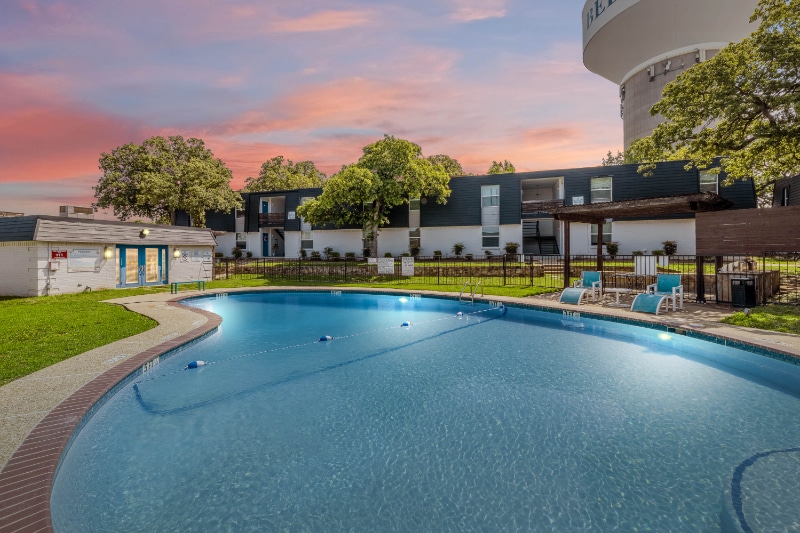 Photo - 531 Bedford Rd (Bedford, TX)